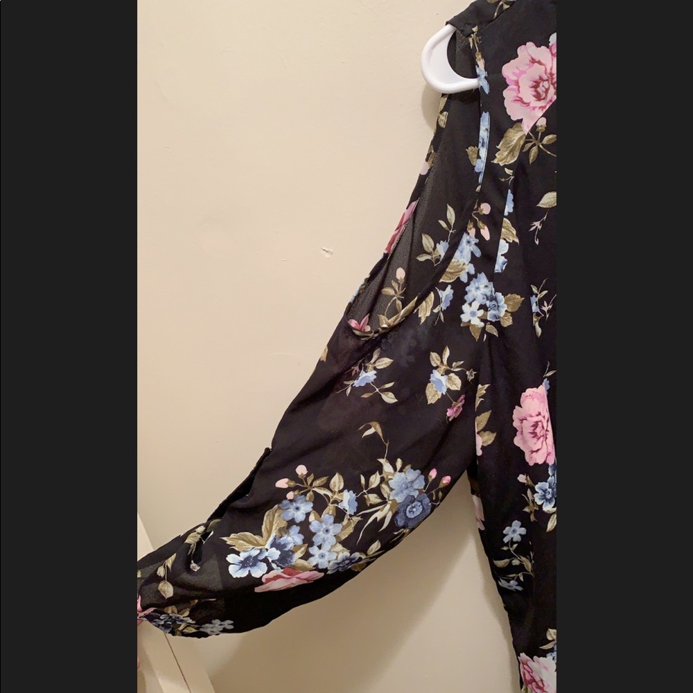 Flower open arm sleeve blouse gorgeous!